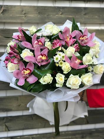 Букет цветов из: Розы и Хризантемы в Сольвычегодске