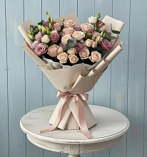 Букет цветов из:  Розы и Лизиантусы в Сольвычегодске