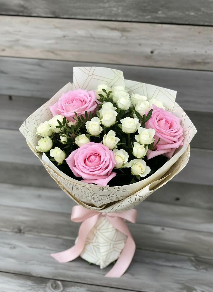 Букет цветов из: Розы в Сольвычегодске