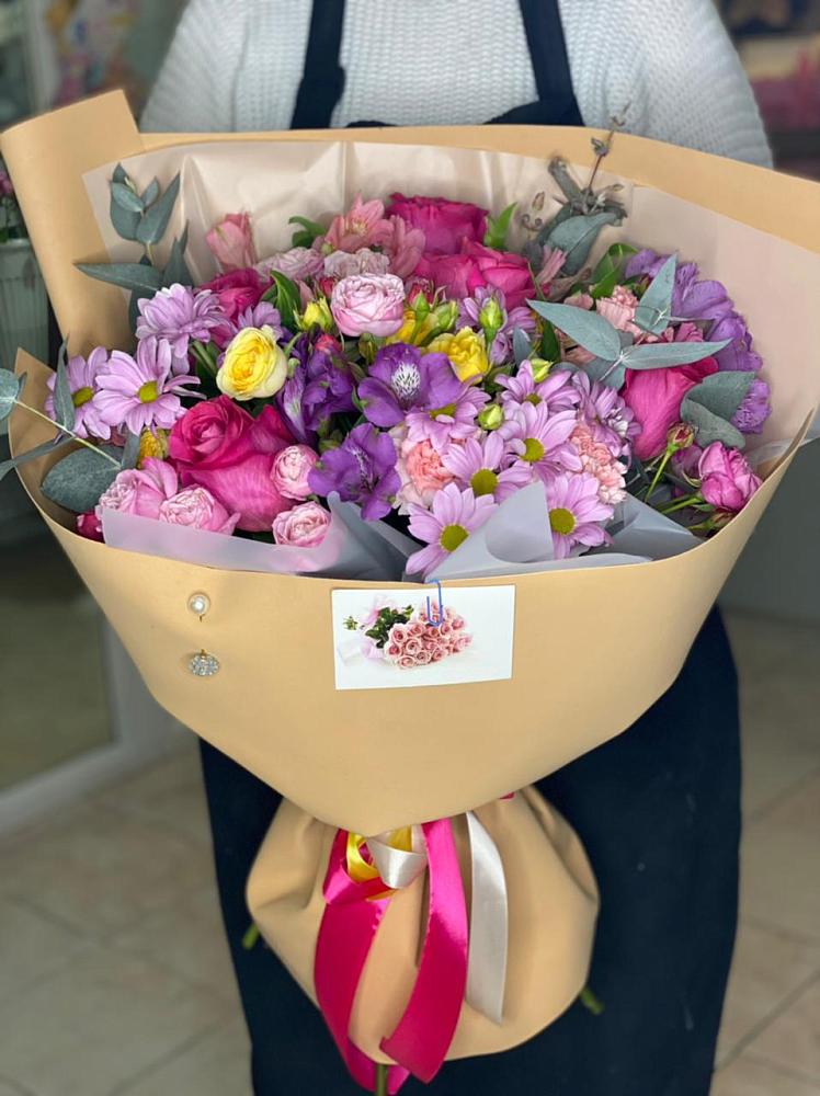 Букет цветов из: Хризантемы, Гвоздики и Альстромерии в Сольвычегодске