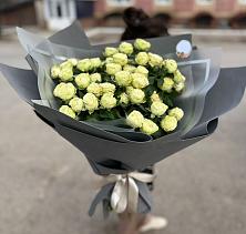 Букет Белые кустовые розы Солинеро в Сольвычегодске