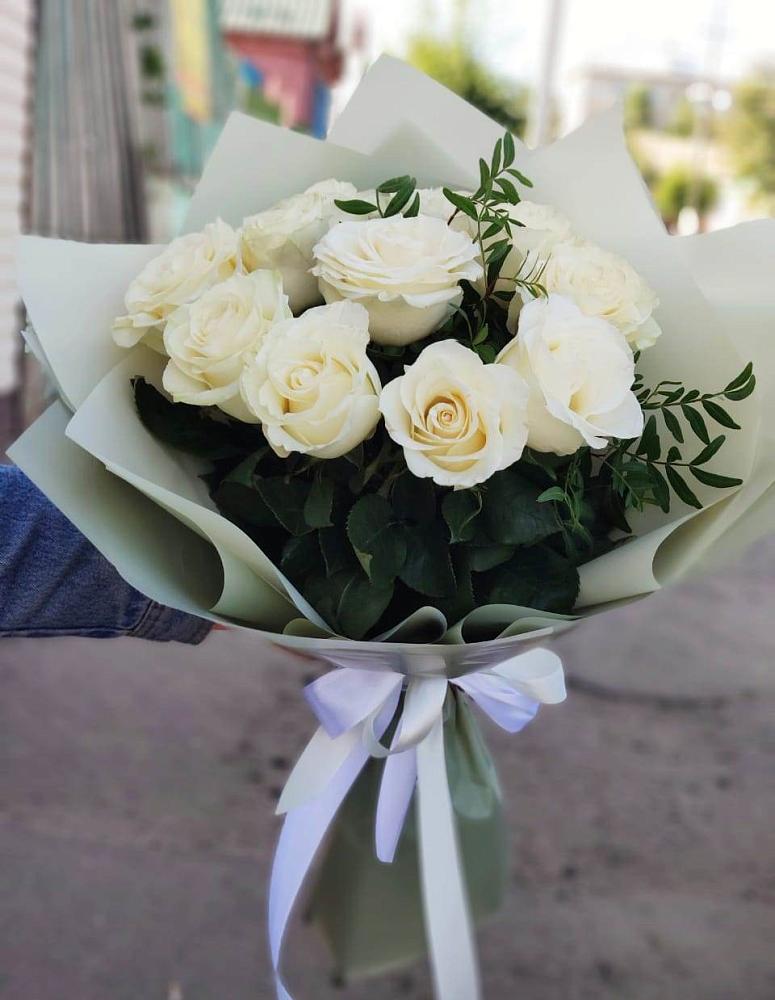 Букет Белые розы Проуд в Сольвычегодске