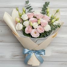 Букет цветов из:  Лизиантусы в Сольвычегодске