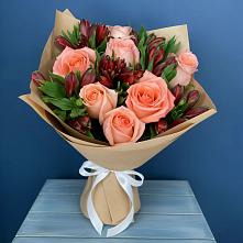 Букет цветов из:  Розы и Альстромерии в Сольвычегодске