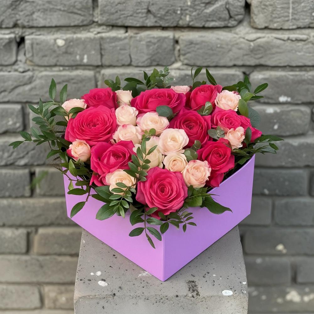 Цветочная композиция из Розы в коробке в Сольвычегодске