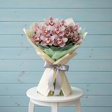 Букет цветов из:  Орхидеи и Розы в Сольвычегодске
