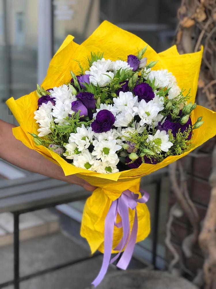 Букет цветов из: Ирисы, Хризантемы и Ромашки в Сольвычегодске
