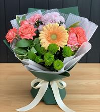 Букет цветов из:  Гвоздики, Розы, Герберы и Хризантемы в Сольвычегодске