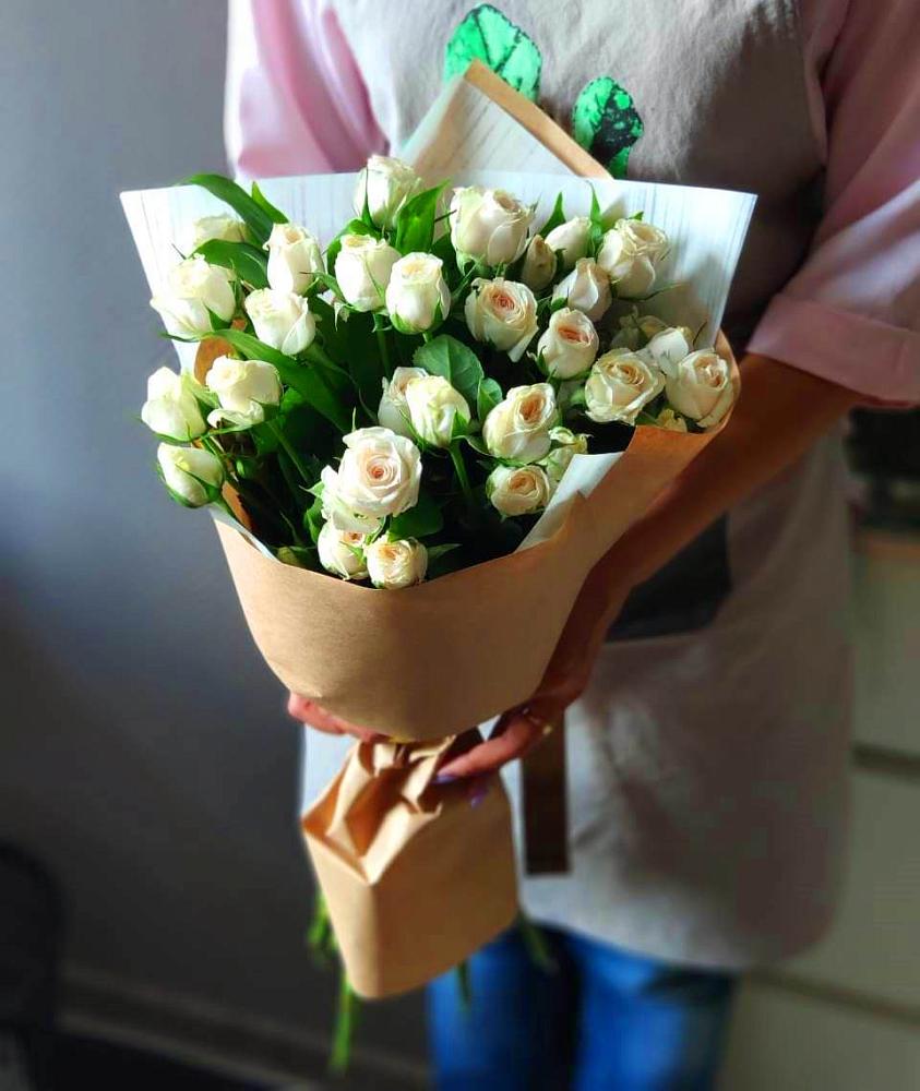 Букет цветов из: Розы в Сольвычегодске