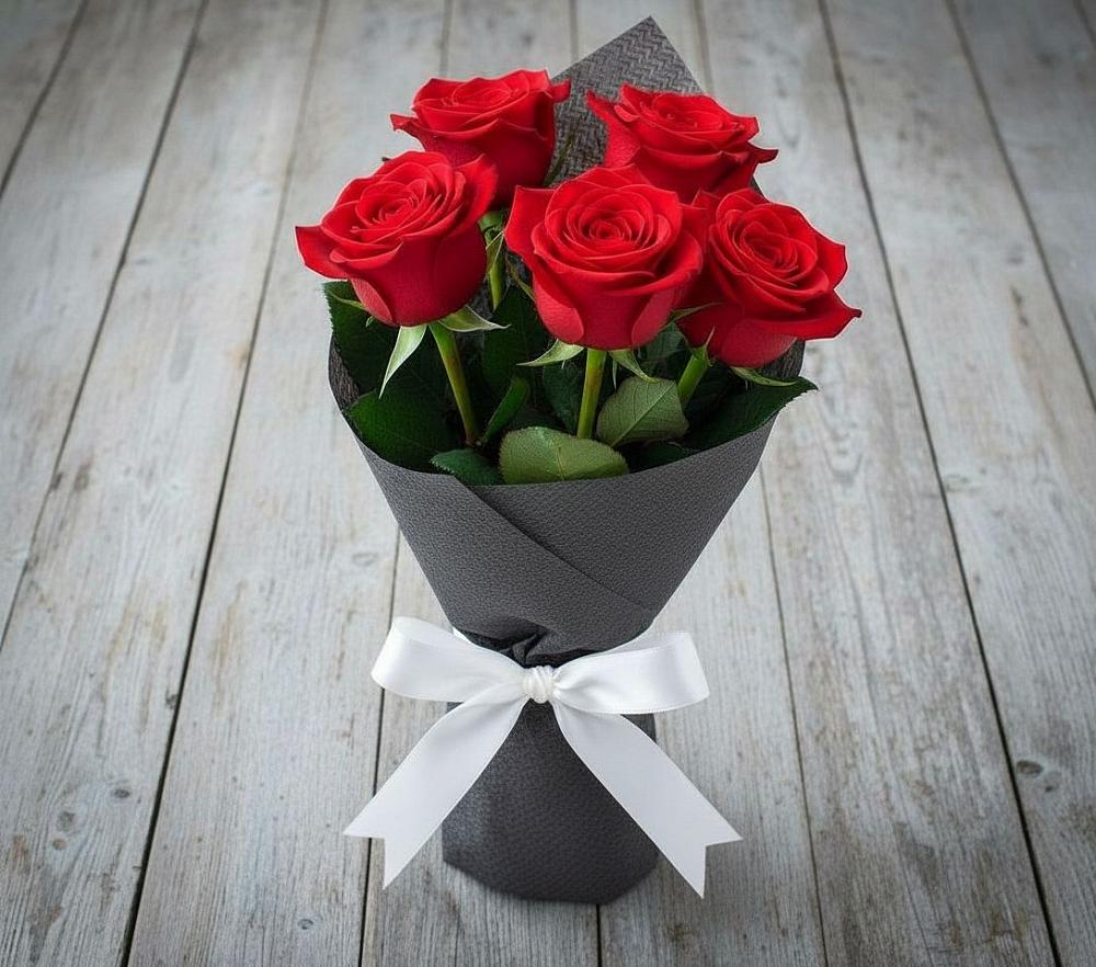 Букет 5 Красных роз Эдлесс Лав в Сольвычегодске
