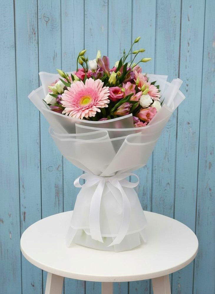 Букет цветов из: Герберы, Альстромерии и Лизиантусы в Сольвычегодске