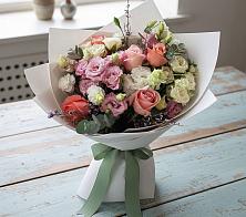 Букет цветов из:  Розы, Лизиантусы и Гвоздики #REPLACE_PRED# Сольвычегодске