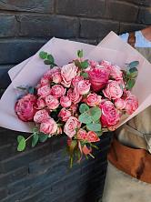 Букет розы в пальмах в Сольвычегодске Букет цветов из: Розы в Сольвычегодске