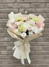 Букет цветов из:  Гвоздики, Розы, Лизиантусы и Хризантемы #REPLACE_PRED# Сольвычегодске