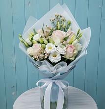 Букет цветов из:  Розы и Лизиантусы в Сольвычегодске