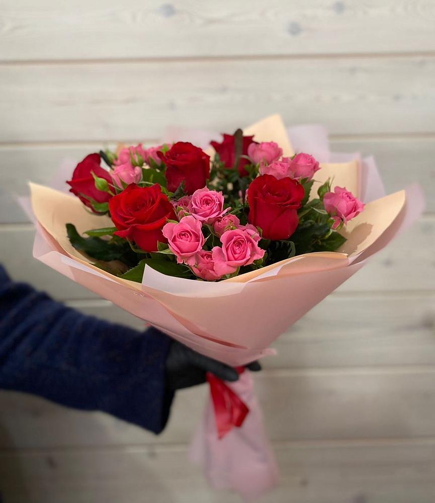 Букет цветов из: Розы в Сольвычегодске