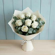 Букет Белые розы в Эвкалипте в Сольвычегодске