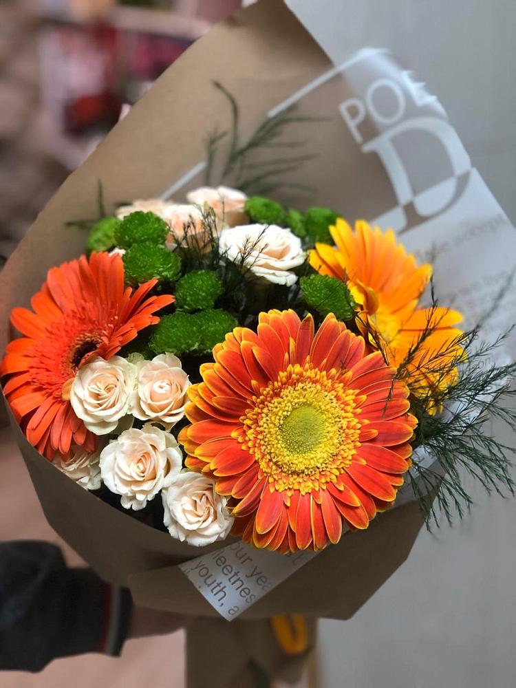 Букет цветов из: Герберы, Хризантемы и Розы в Сольвычегодске