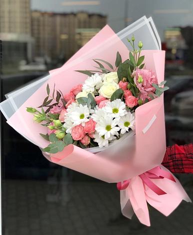 Букет цветов из: Розы, Лизиантусы и Хризантемы в Сольвычегодске