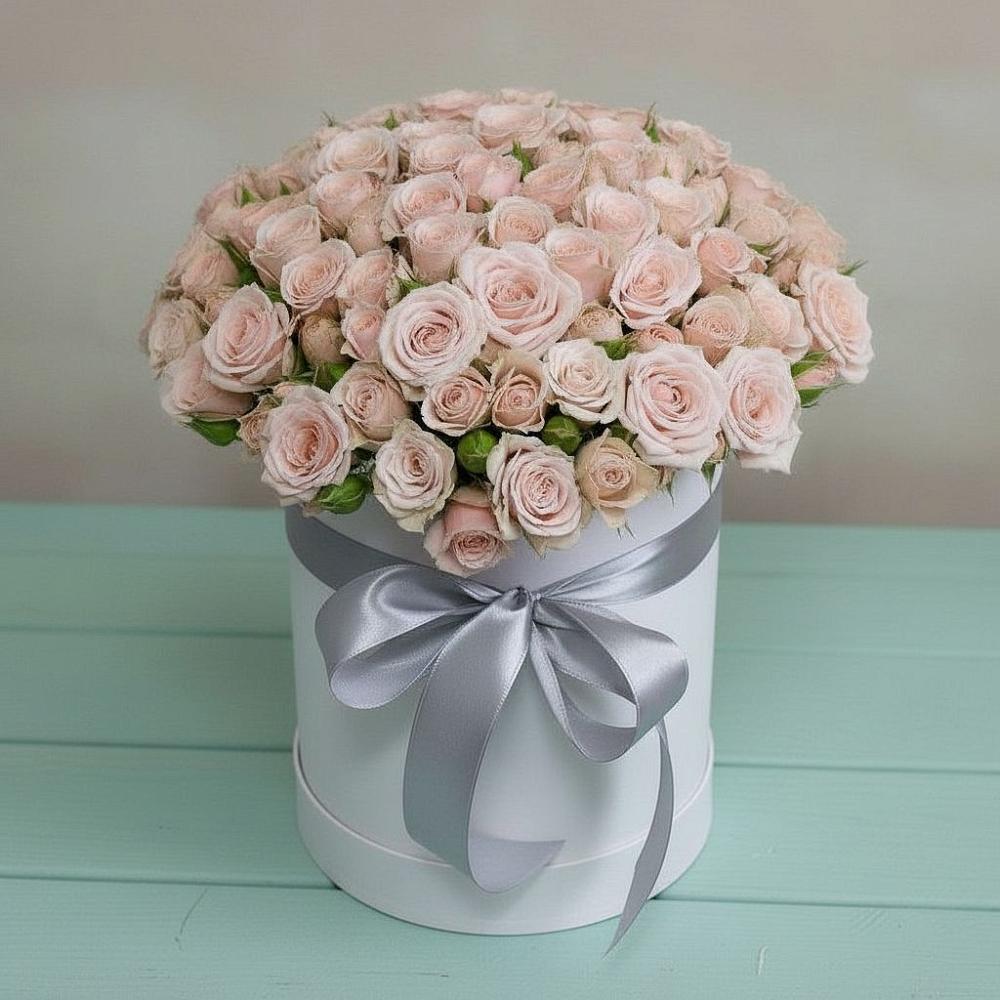 Цветочная композиция из Розы в шляпной коробке в Сольвычегодске