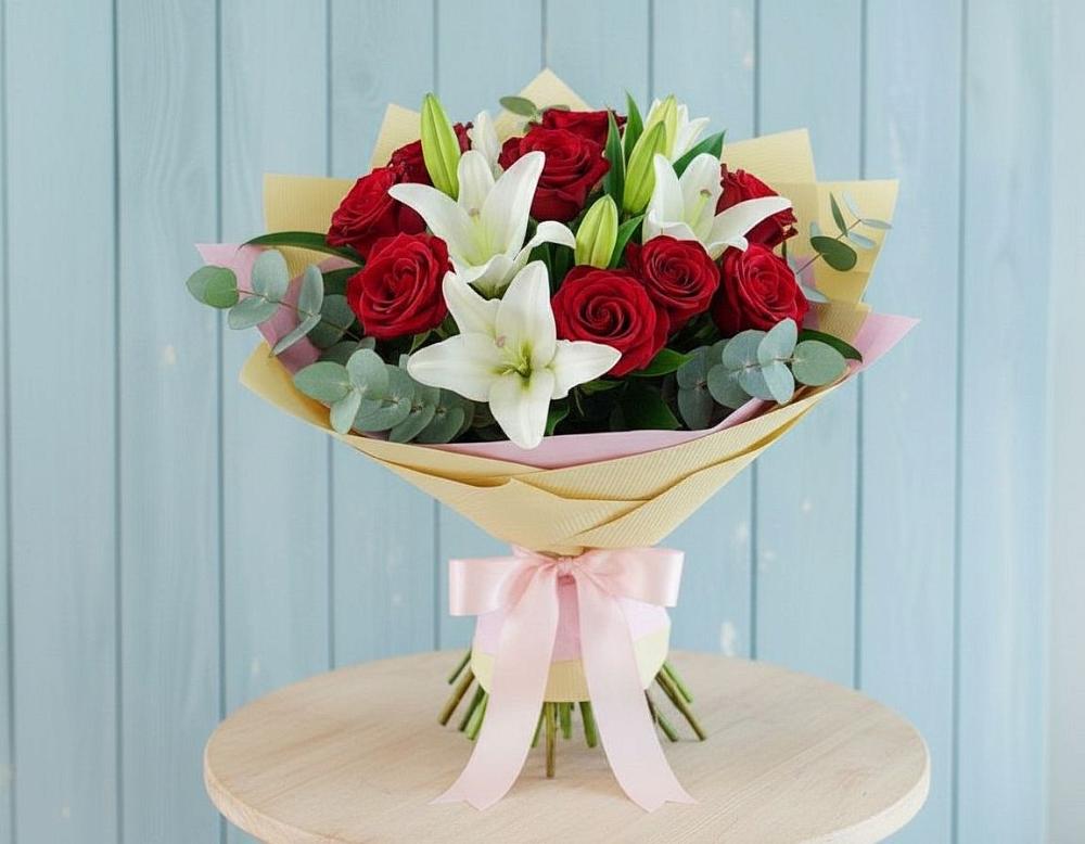 Букет цветов из: Лилии и Розы в Сольвычегодске